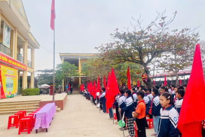 TRƯỜNG TIỂU HỌC GIAO THỊNH TỔ CHỨC SINH HOẠT DƯỚI CỜ VỚI CHỦ ĐỀ “AN TOÀN GIAO THÔNG”